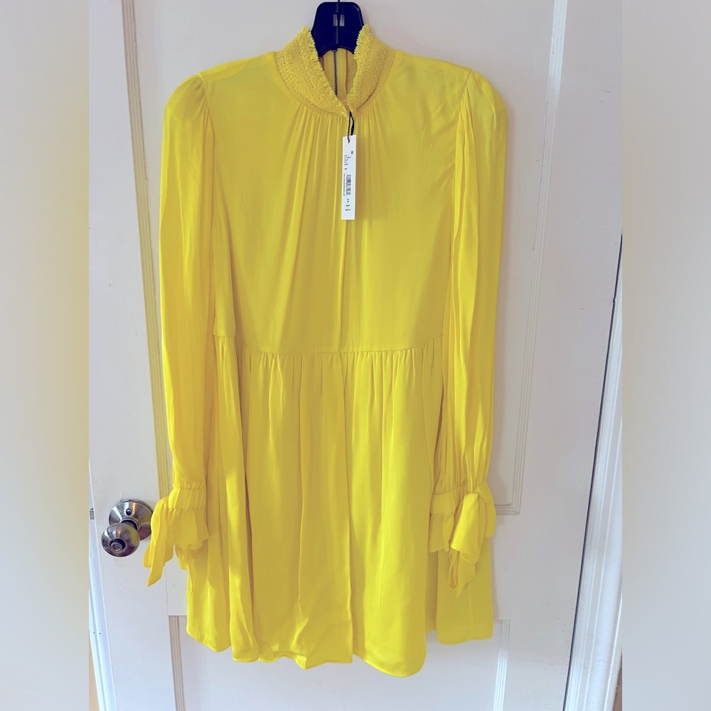 BRAND NEW Alice and Olivia dress w tag on Size M